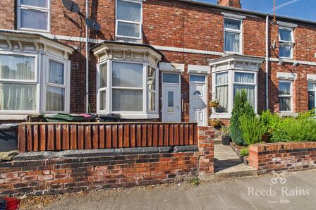 3 bedroom Mid Terrace House for sale