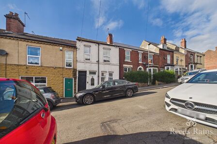 Albany Street, 2 bedroom Mid Terrace House for sale, &pound;110,000