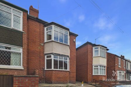 Main Street, 2 bedroom Semi Detached House to rent, &pound;850 pcm