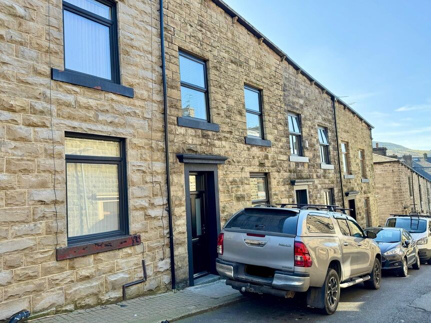 Main image of 3 bedroom Mid Terrace House to rent, Union Street, Rawtenstall, Lancashire, BB4