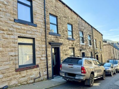 3 bedroom Mid Terrace House to rent
