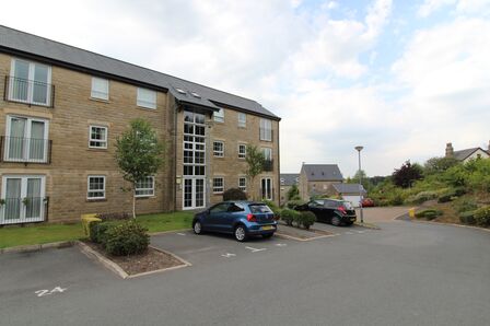 Clough Gardens, 2 bedroom  Flat to rent, £675 pcm