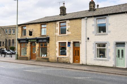 2 bedroom Mid Terrace House to rent