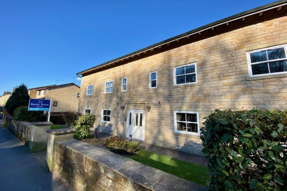 Main image of 3 bedroom Flat to rent, Edenfield Road, Rochdale, Lancashire, OL12