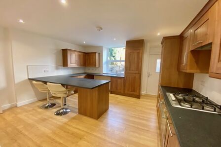 Bury Road, 2 bedroom Mid Terrace House to rent, £895 pcm