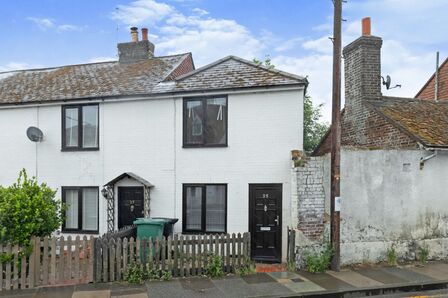 2 bedroom Mid Terrace House to rent