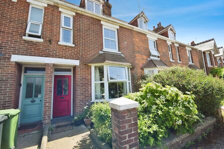 4 bedroom Mid Terrace House for sale