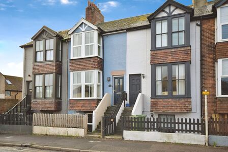 Winchelsea Road, 3 bedroom Mid Terrace House to rent, &pound;1,300 pcm