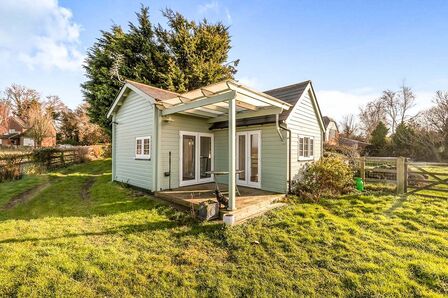 Leasam Lane, 1 bedroom Detached Property to rent, &pound;1,150 pcm