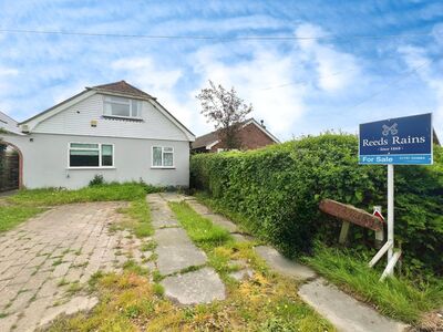 Sea Road, 2 bedroom Detached Bungalow for sale, £375,000