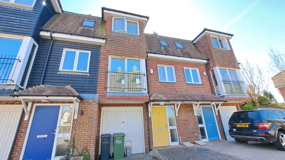 Main image of 2 bedroom Mid Terrace House to rent, Western Barn Close, Rye, East Sussex, TN31