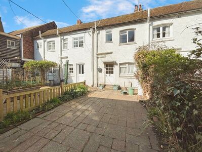 2 bedroom Mid Terrace House for sale