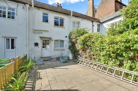 2 bedroom Mid Terrace House for sale