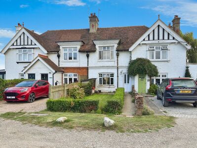 3 bedroom Mid Terrace House for sale