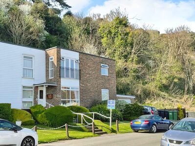 Military Road, 2 bedroom  Flat for sale, £300,000