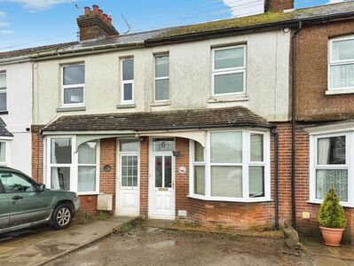 St. Margarets Terrace, 3 bedroom Mid Terrace House for sale, £325,000