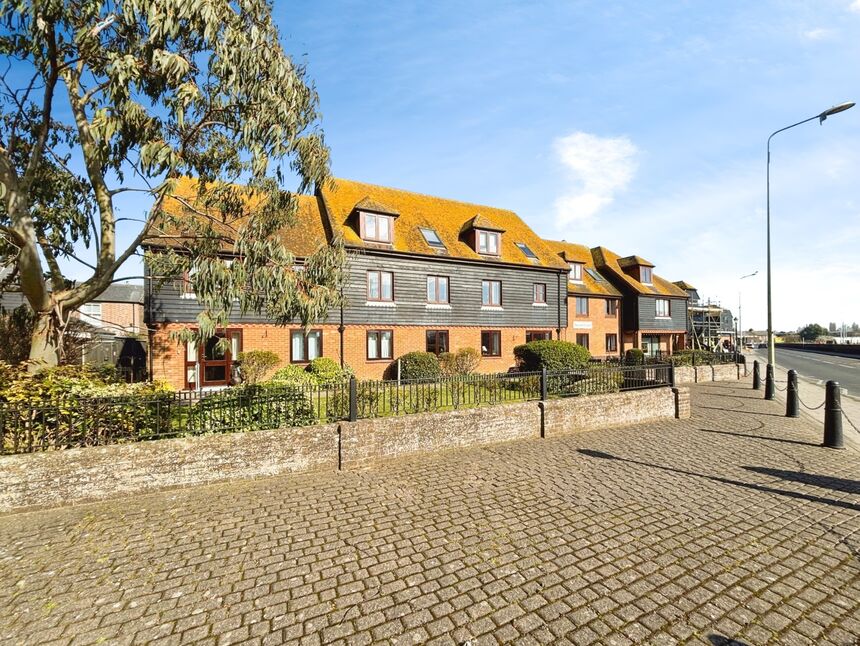 Main image of 1 bedroom Flat for sale, Strand Quay, Rye, East Sussex, TN31