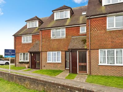New Winchelsea Road, 2 bedroom  Flat for sale, £250,000