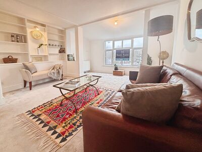 Ferry Road, 2 bedroom Flat for sale, &pound;167,500