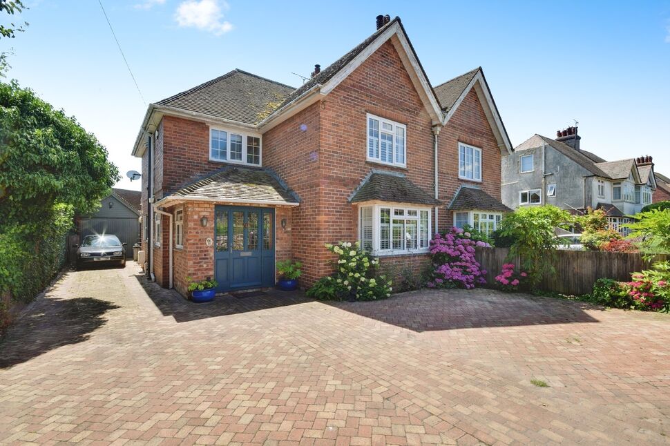 Main image of 4 bedroom Semi Detached House for sale, New Road, Rye, East Sussex, TN31