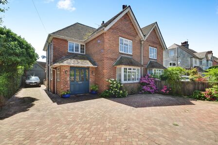 4 bedroom Semi Detached House for sale