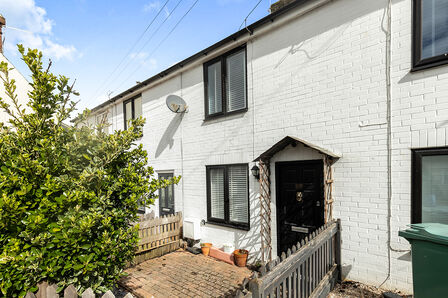 2 bedroom Mid Terrace House for sale