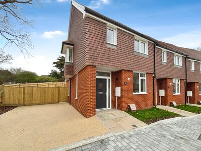 2 bedroom End Terrace House for sale