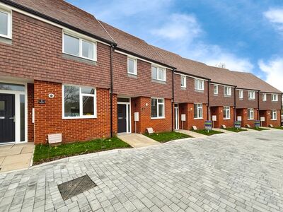 Market Gardens, 2 bedroom Mid Terrace House for sale, £310,000