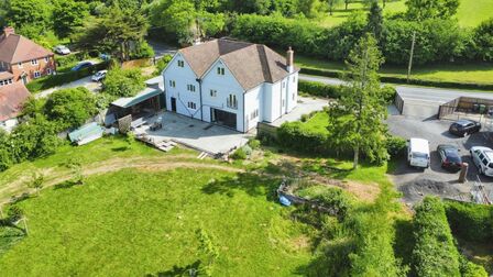6 bedroom Detached House for sale
