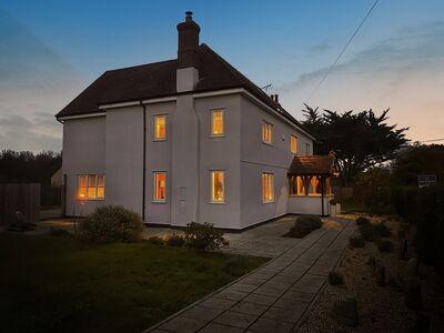 6 bedroom Detached House for sale