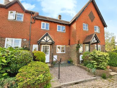 2 bedroom Mid Terrace House for sale