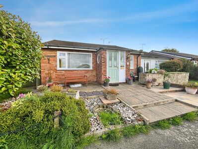 3 bedroom End Terrace Bungalow for sale