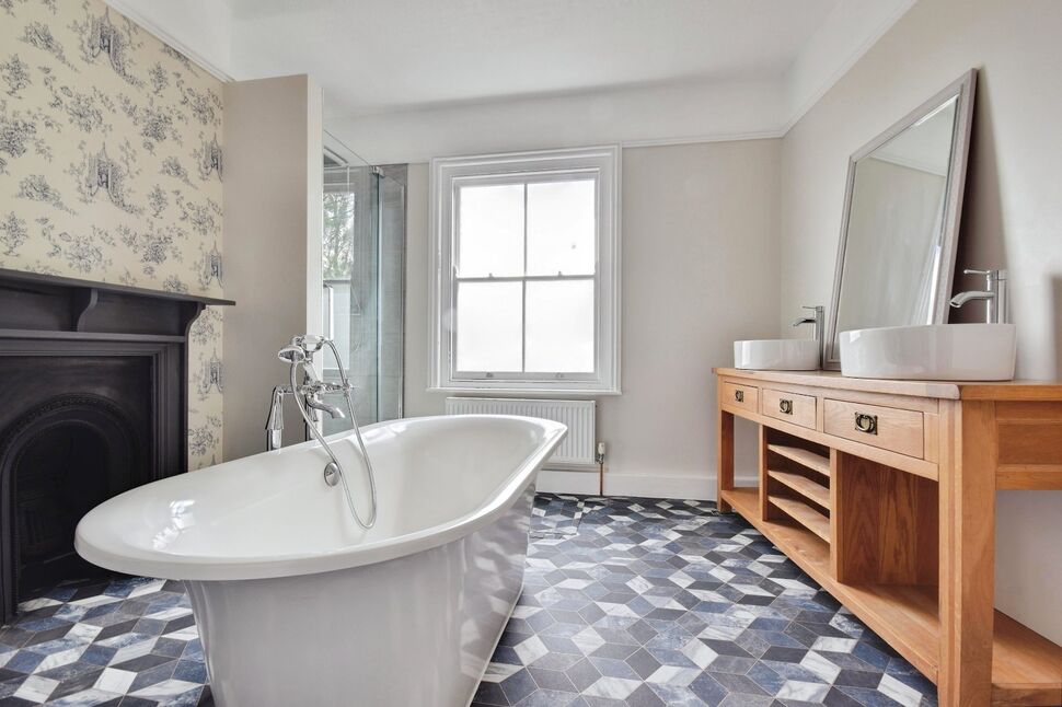 Bath / Shower Room WC