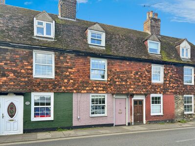 3 bedroom Mid Terrace House for sale