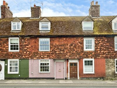 3 bedroom Mid Terrace House for sale