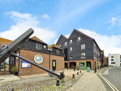 Strand Quay, 1 bedroom  Flat for sale, £155,000