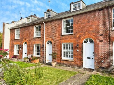 3 bedroom Mid Terrace House for sale