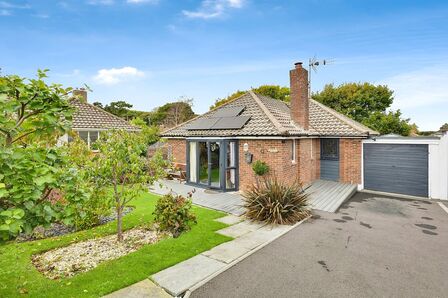 2 bedroom Link Detached Bungalow for sale