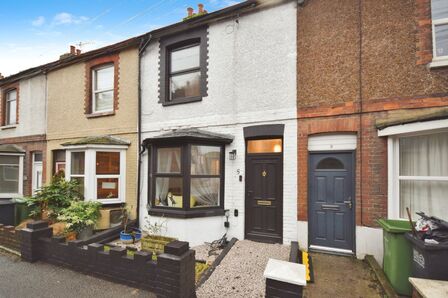 3 bedroom Mid Terrace House for sale