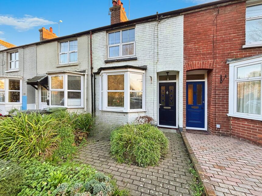 Main image of 2 bedroom Mid Terrace House for sale, South Undercliff, Rye, East Sussex, TN31