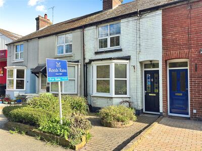 South Undercliff, 2 bedroom Mid Terrace House for sale, &pound;285,000