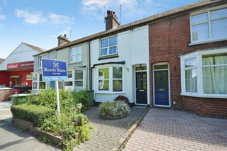 2 bedroom Mid Terrace House for sale