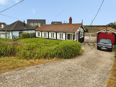 Jurys Gap, 3 bedroom Detached Bungalow for sale, &pound;230,000