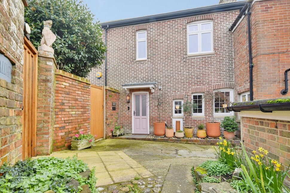 Main image of 3 bedroom End Terrace House for sale, Landgate, Rye, East Sussex, TN31