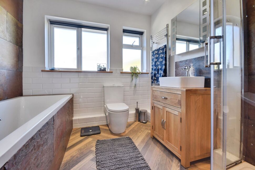 Bath / Shower Room WC