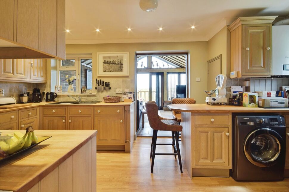 Kitchen / Breakfast Room