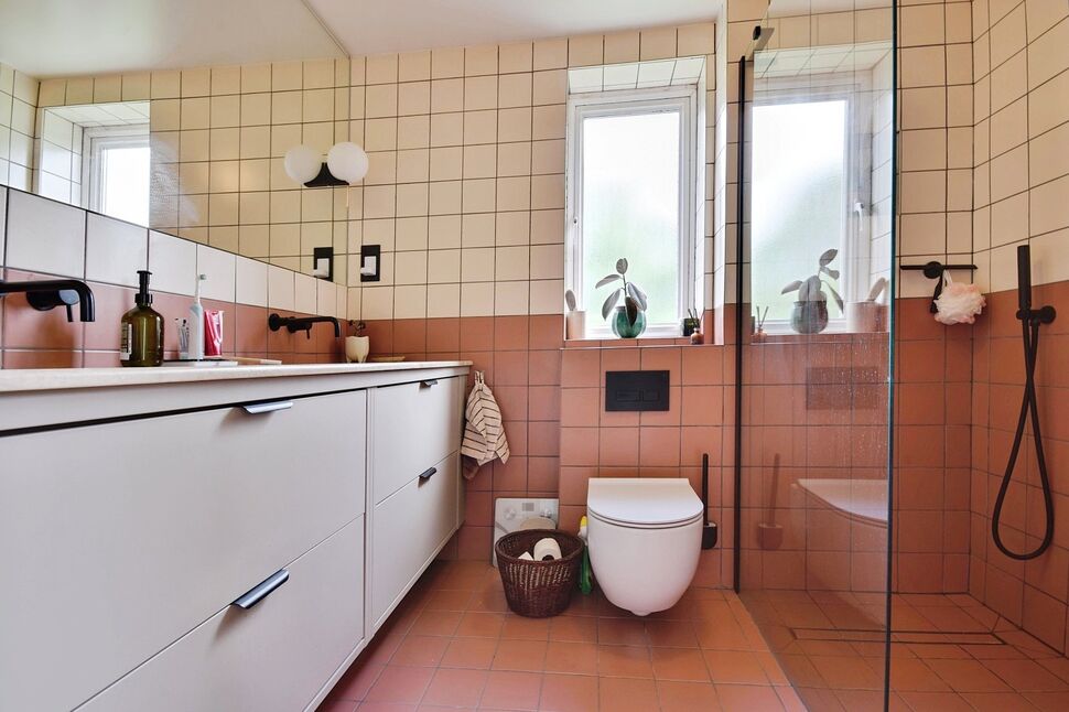 Shower Room WC