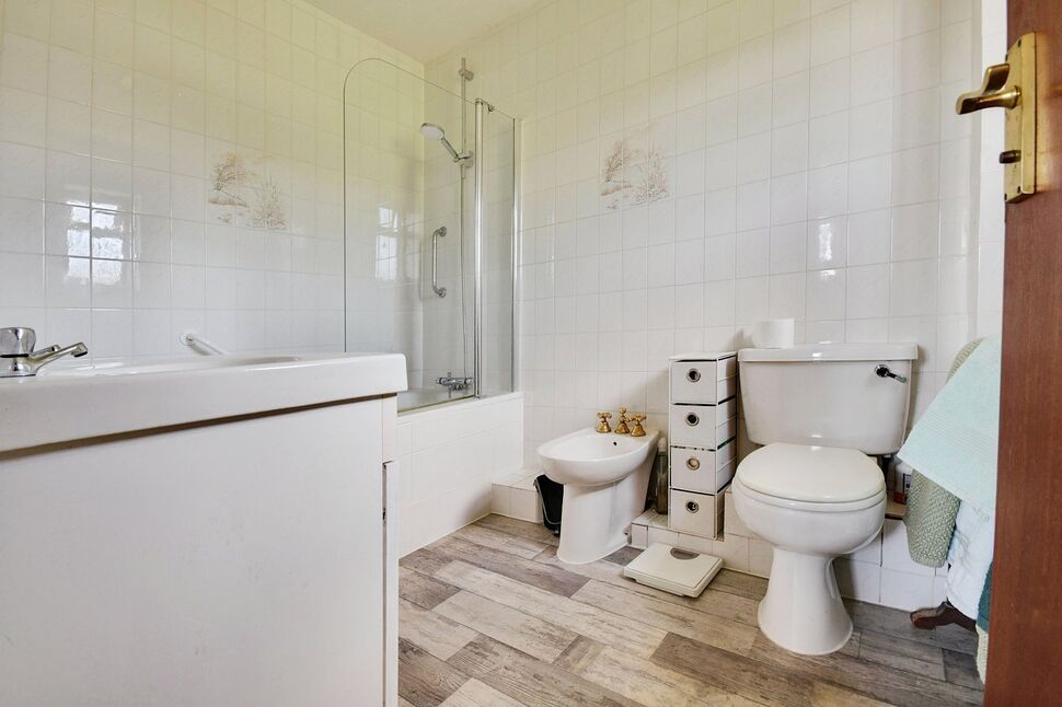 En-Suite Bathroom