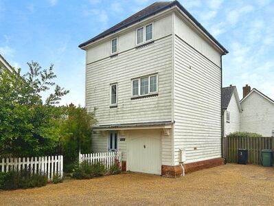 Sandy Way, 3 bedroom Detached House for sale, &pound;325,000