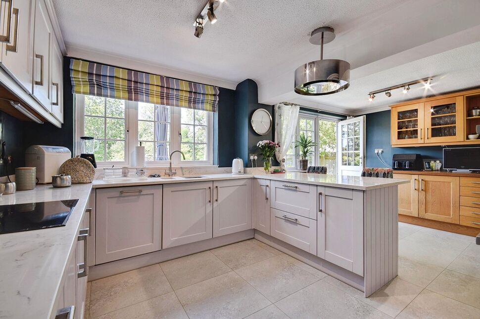 Kitchen / Breakfast Room
